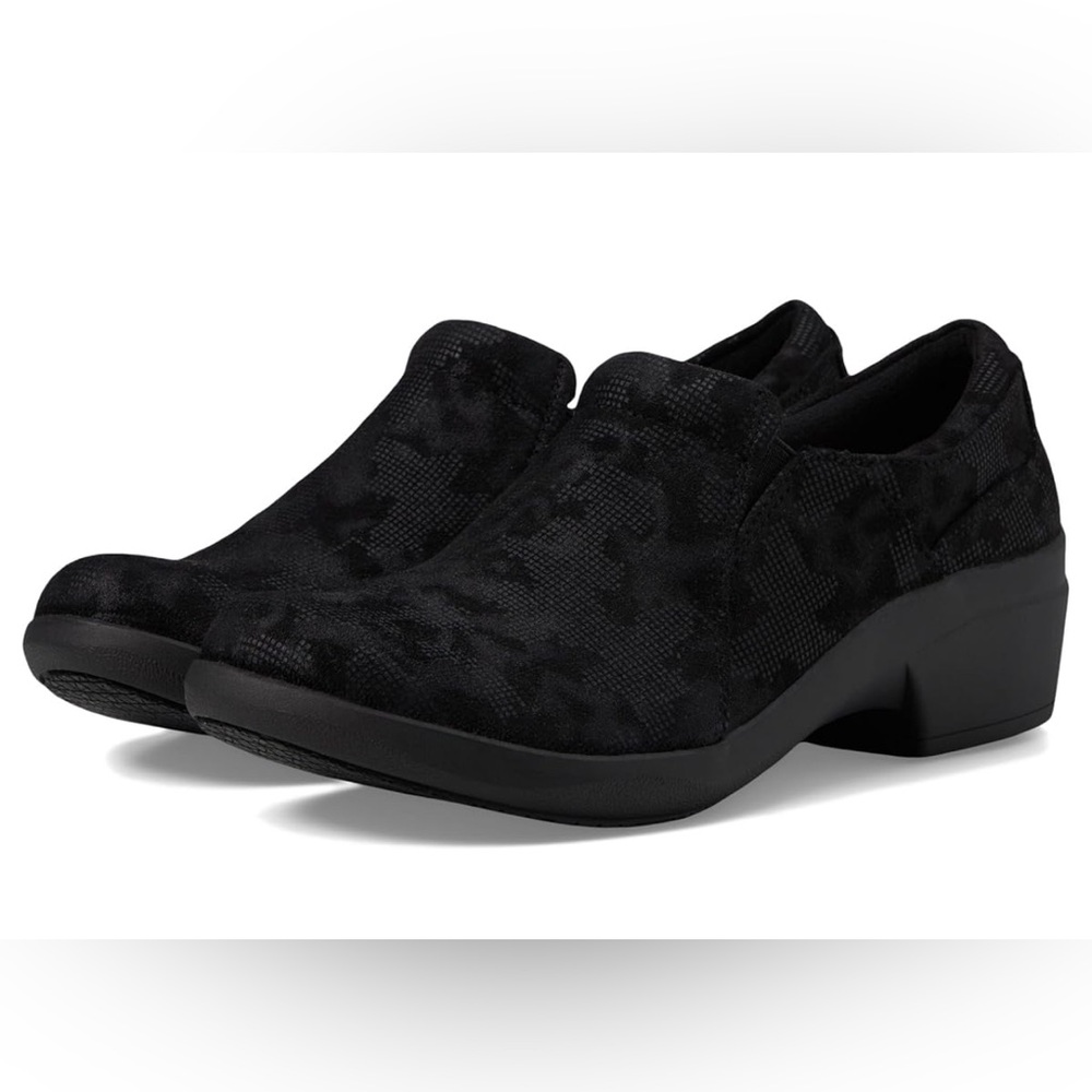 Clark’s women‎ talene pace slip resistant on shoes size 8.5